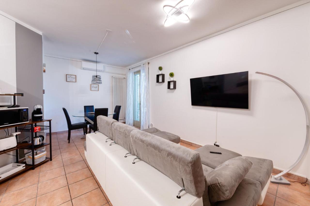 פסקיארה דל גארדה Wolf House - Peschiera Holiday - Jacuzzi Privata מראה חיצוני תמונה